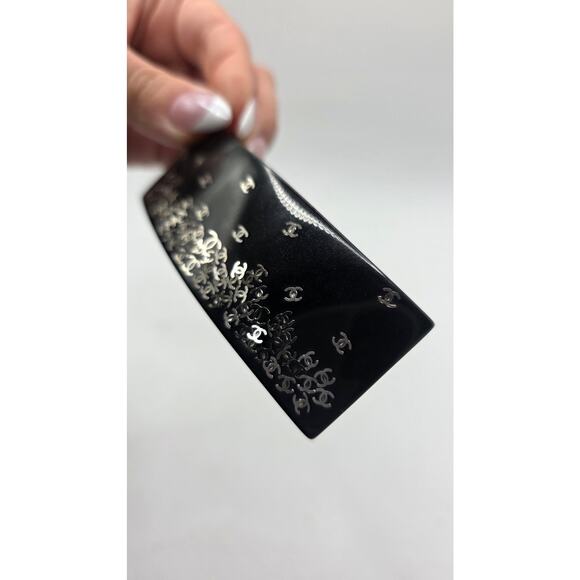 Chanel Black Silver-tone Interlocking CC Charm hair clip - Picture 10 of 13